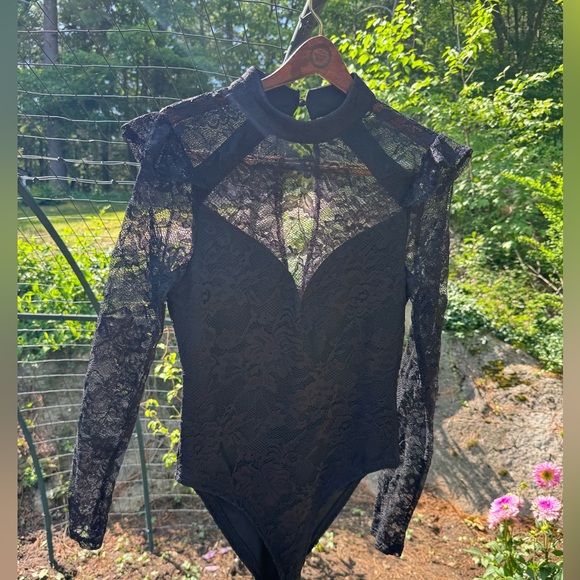 NWOT BLACK LONG SLEEVE LACE BODYSUIT - Picture 3 of 8